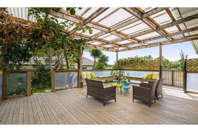 Photo of property in 12 Landsdale Place, Massey, Auckland, 0614