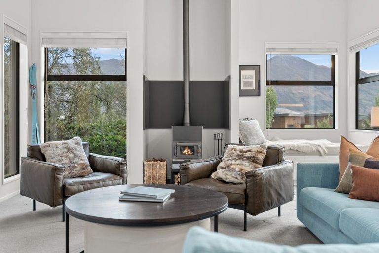 Photo of property in 1 Kirimoko Crescent, Wanaka, 9305