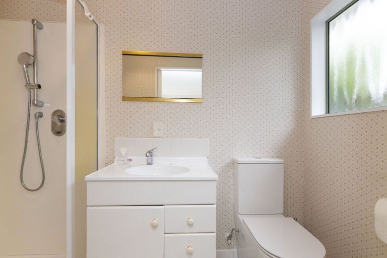 Photo of property in 2 The Glen, Hokowhitu, Palmerston North, 4410