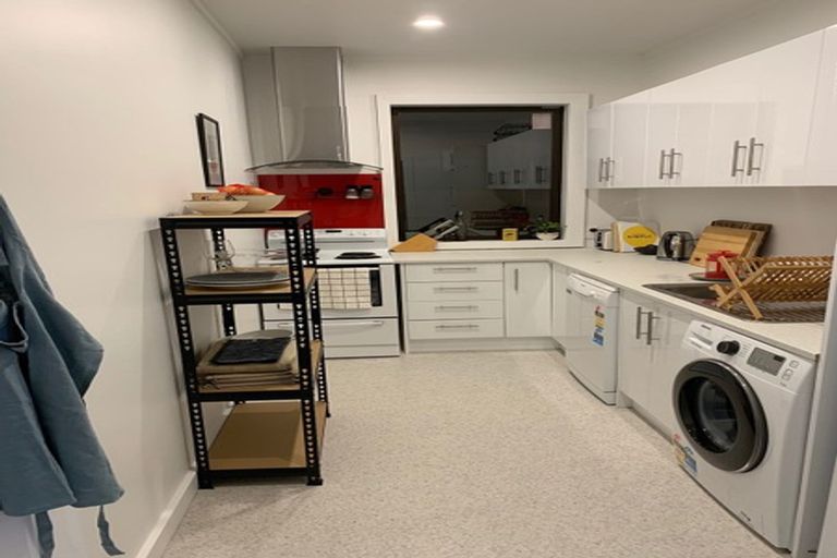 Photo of property in 17 Rua Street, Lyall Bay, Wellington, 6022