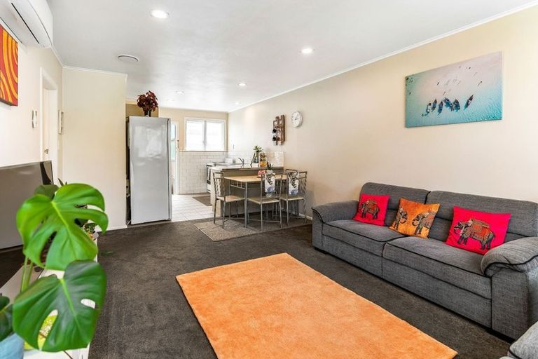 Photo of property in 1/102 Mcleod Road, Te Atatu South, Auckland, 0610