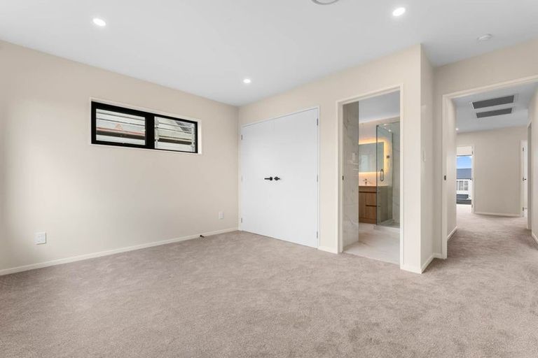 Photo of property in 12 Harbourside Parade, Hobsonville, Auckland, 0616