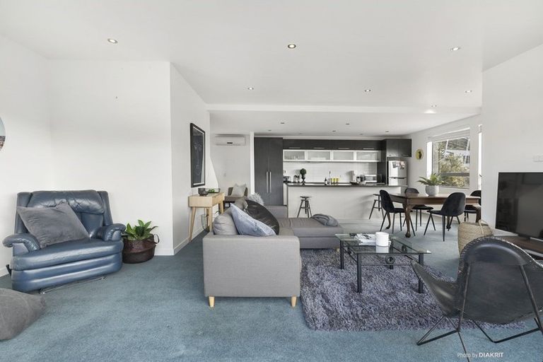 Photo of property in 71 Tiketike Way, Brooklyn, Wellington, 6021