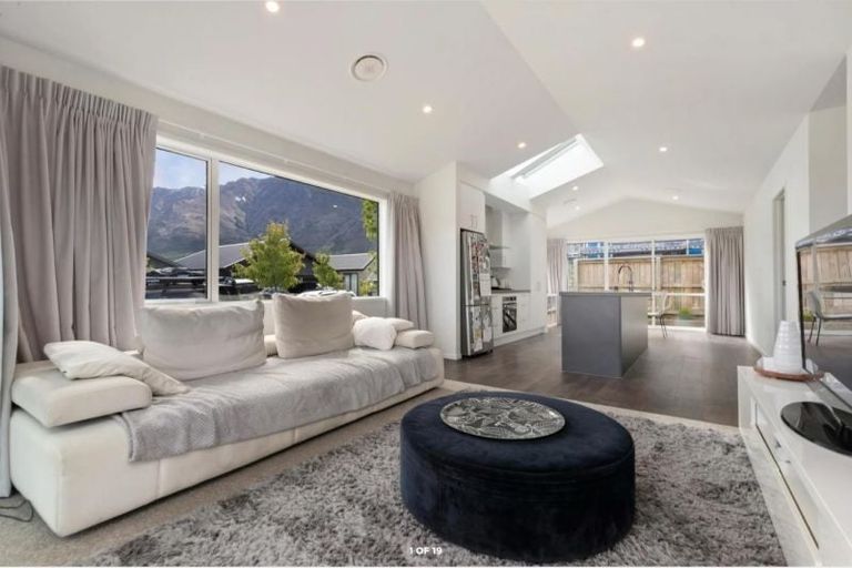 Photo of property in 15 Lincoln Road, Jacks Point, 9371