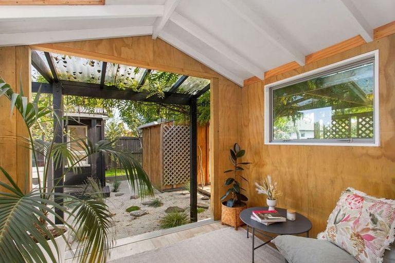 Photo of property in 9b Lydbury Place, Parklands, Christchurch, 8083