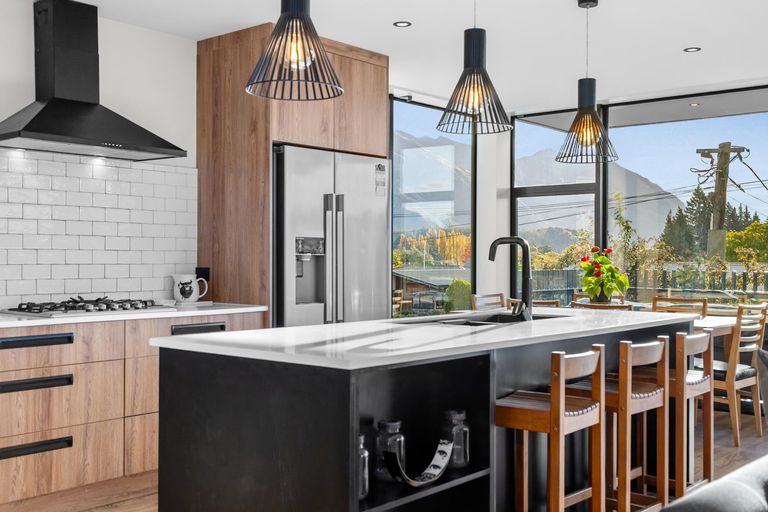 Photo of property in 148 Warren Street, Wanaka, 9305