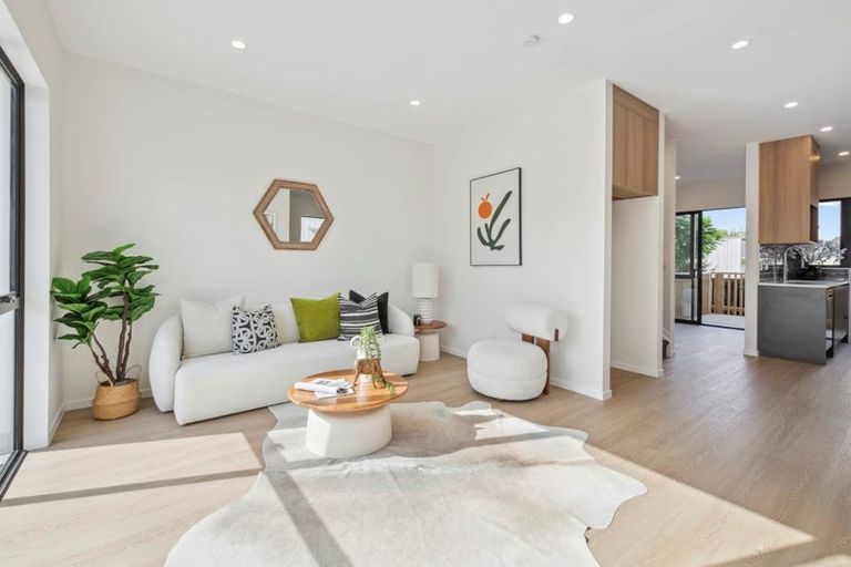 Photo of property in 67 Highland Park Drive, Botany Downs, Auckland, 2010