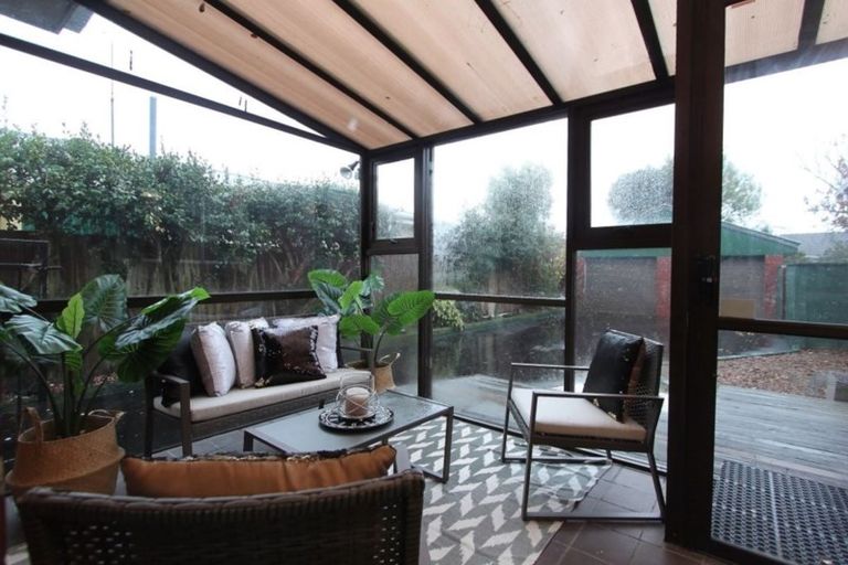 Photo of property in 21 Inwoods Road, Parklands, Christchurch, 8083