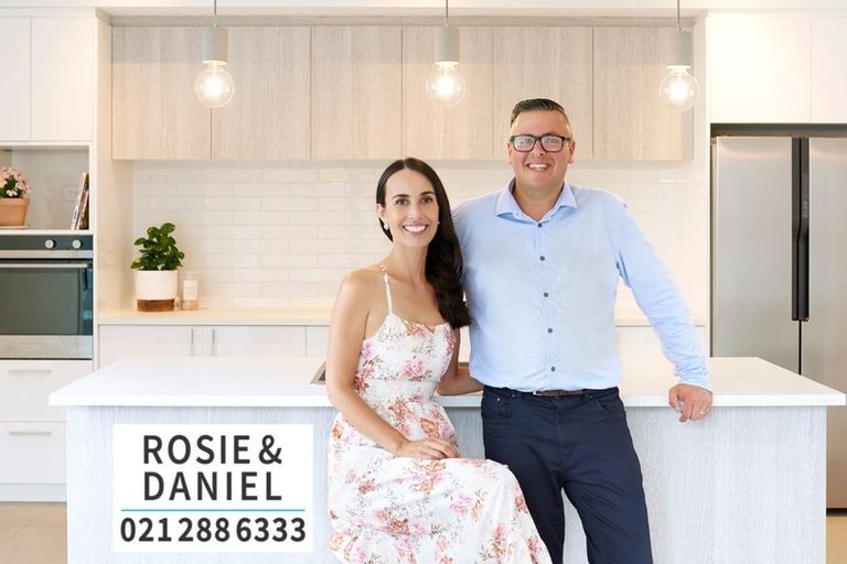 Photo of property in 34a Hereford Street, Te Atatu Peninsula, Auckland, 0610