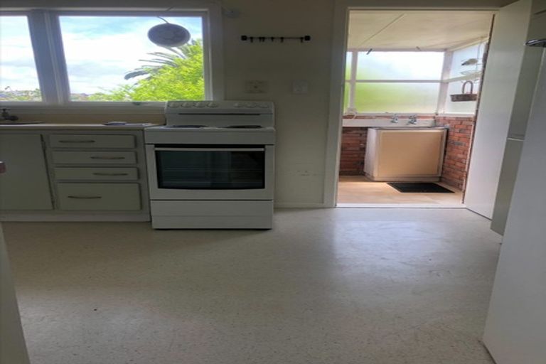 Photo of property in 2 Totara Grove, Hillcrest, Auckland, 0627