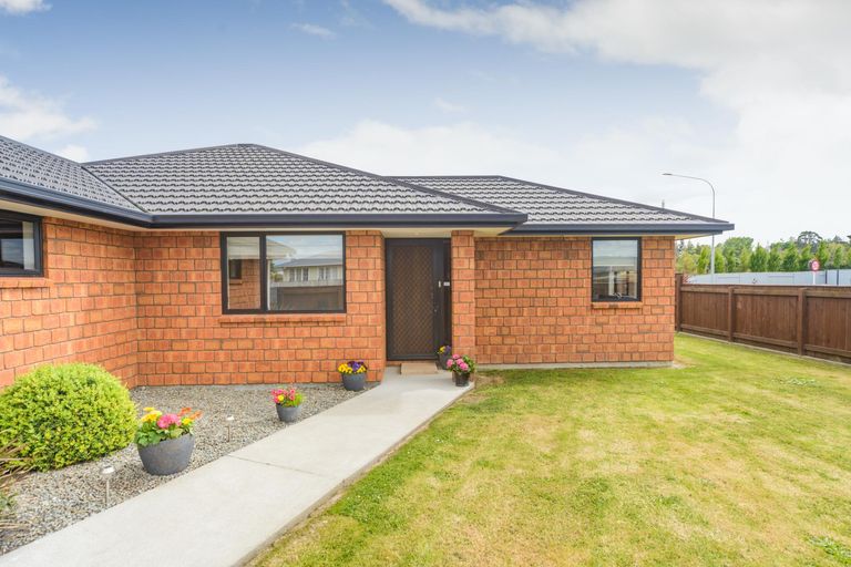 Photo of property in 2 Pegasus Place, Kelvin Grove, Palmerston North, 4414