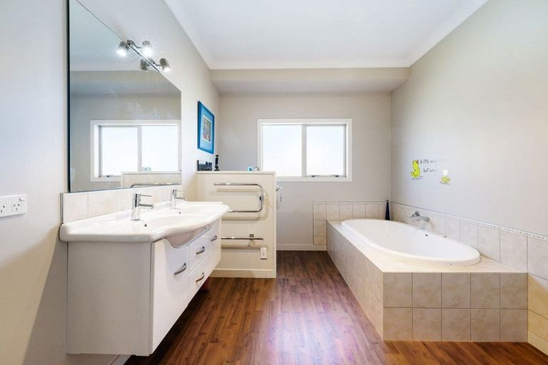 Photo of property in 1/10 Maranatha Way, Cambridge, 3434