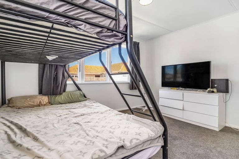 Photo of property in 15 Hockin Place, Fairfield, Hamilton, 3214