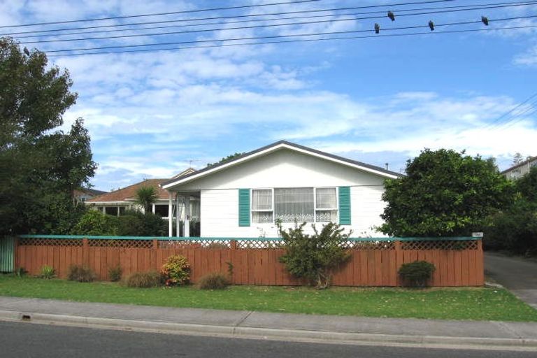 Photo of property in 2/25 Waiake Street, Torbay, Auckland, 0630