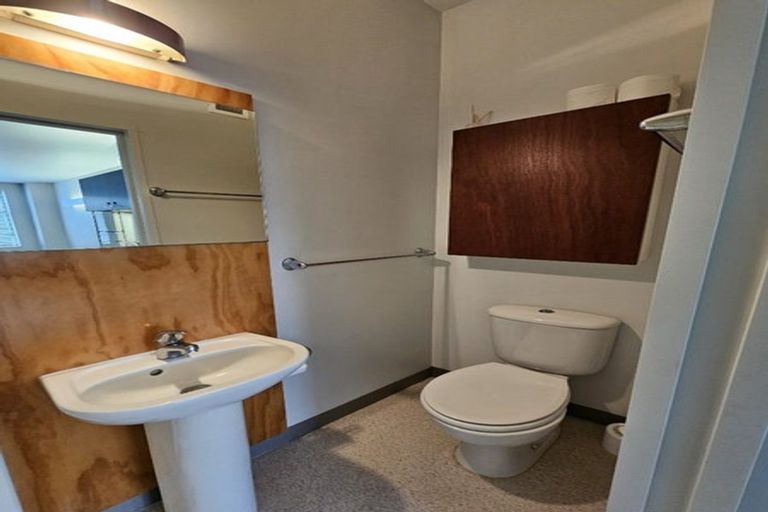 Photo of property in Urbane Apartments, 2/29 Webb Street, Mount Cook, Wellington, 6011