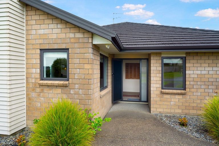 Photo of property in 5 Mcwhirters Farm Lane, Massey, Auckland, 0614