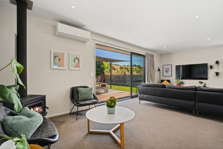 Photo of property in 12 Warbler Lane, Albert Town, Wanaka, 9305