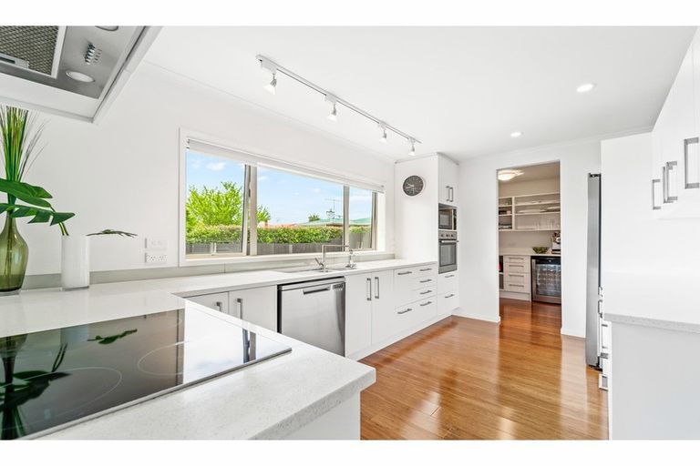 Photo of property in 2 Sunrise Lane, Te Atatu South, Auckland, 0610