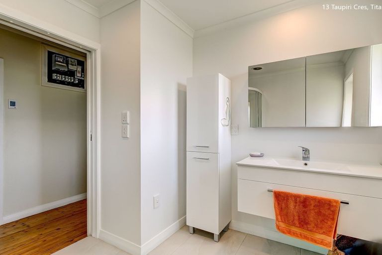 Photo of property in 11 Taupiri Crescent, Titahi Bay, Porirua, 5022