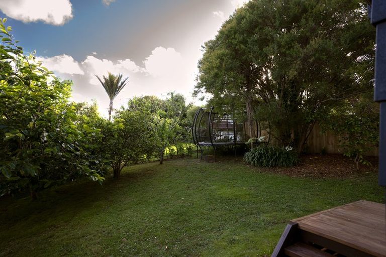 Photo of property in 2/15b Nandana Drive, Glen Eden, Auckland, 0602