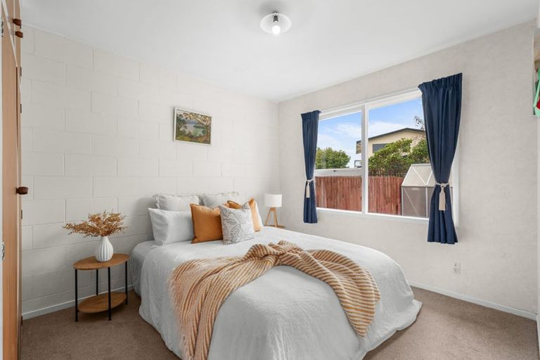 Photo of property in 1/6 Valerie Place, Redwood, Christchurch, 8051