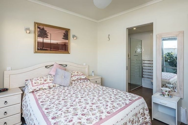 Photo of property in 4-u10 Seaview Road, Paraparaumu Beach, Paraparaumu, 5032