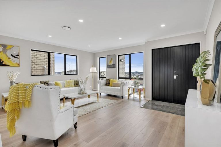 Photo of property in 5 Elevation Street, Flat Bush, Auckland, 2019