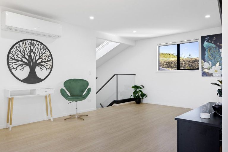 Photo of property in 5 Grandview Lane, Acacia Bay, 3385