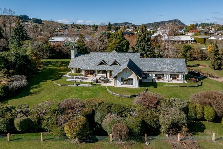 Photo of property in 186 Beacon Point Road, Wanaka, 9305
