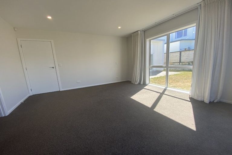 Photo of property in 12 Promontory Crescent, Newlands, Wellington, 6037