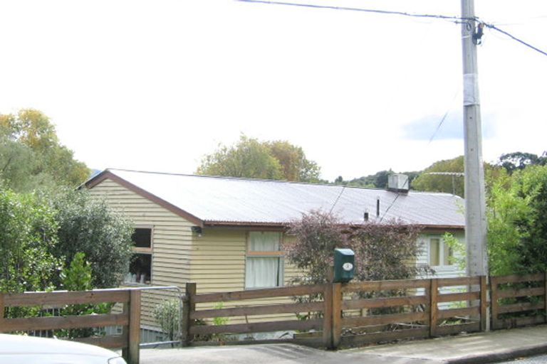 Photo of property in 5 Forest Road, Pinehaven, Upper Hutt, 5019