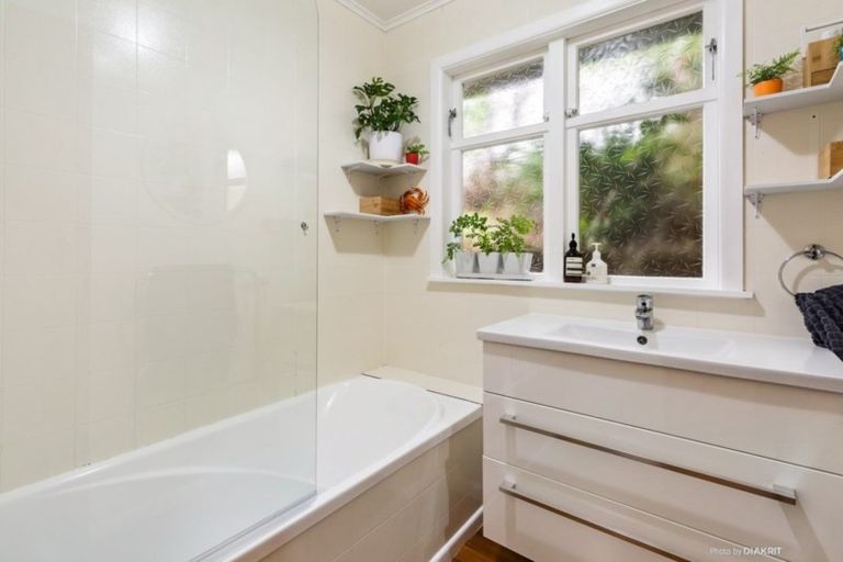 Photo of property in 8 Greenview Way, Miramar, Wellington, 6022