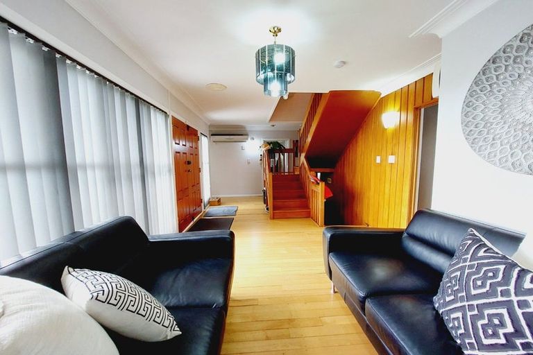 Photo of property in 32 City View Terrace, Birkenhead, Auckland, 0626