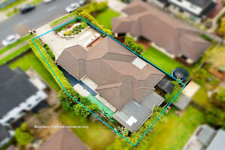 Photo of property in 112 Lake Panorama Drive, Henderson Valley, Auckland, 0612