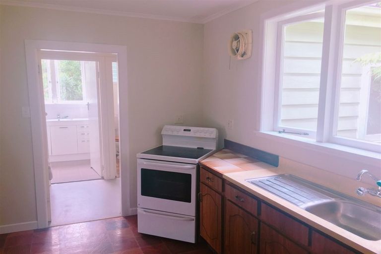 Photo of property in 20 Golf Road, New Lynn, Auckland, 0600