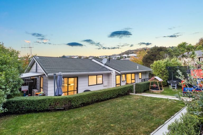 Photo of property in 19 Seagull Place, Whitby, Porirua, 5024
