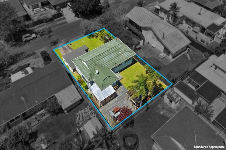 Photo of property in 5 Harford Place, Pakuranga Heights, Auckland, 2010