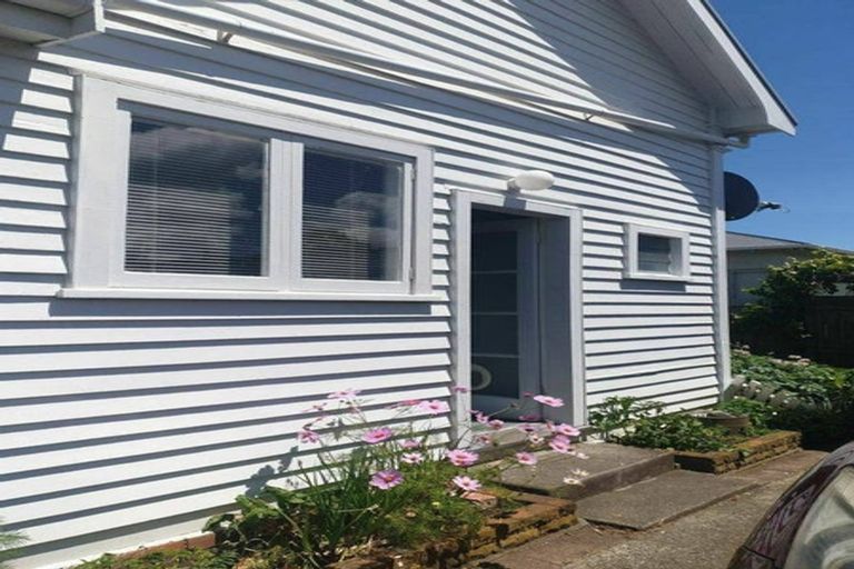 Photo of property in 6 Caius Avenue, Gonville, Wanganui, 4501