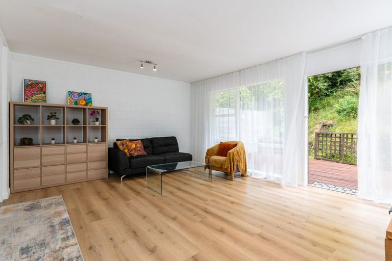 Photo of property in 99a Churton Drive, Churton Park, Wellington, 6037