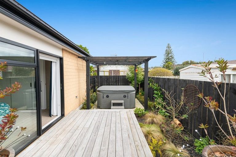 Photo of property in 16a Lillian Place, Orewa, 0931