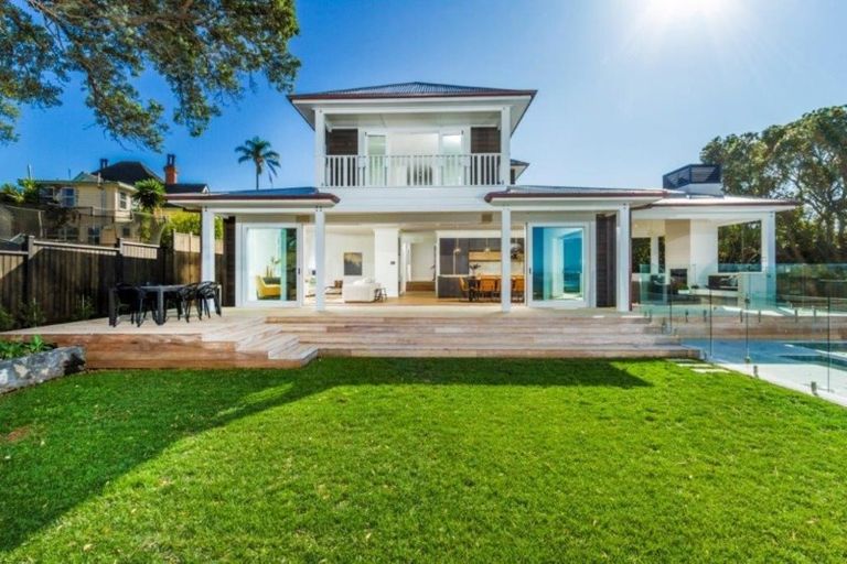 Photo of property in 24 Hinemoa Street, Birkenhead, Auckland, 0626