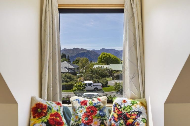 Photo of property in 21 Heuchan Lane, Wanaka, 9305