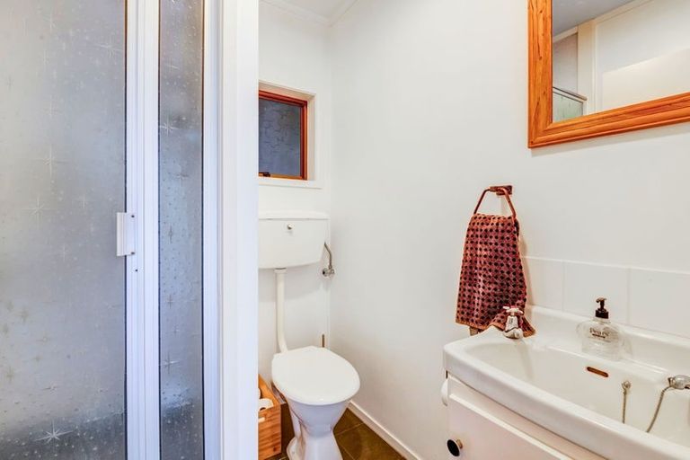 Photo of property in 10 Chelverton Terrace, Red Beach, 0932