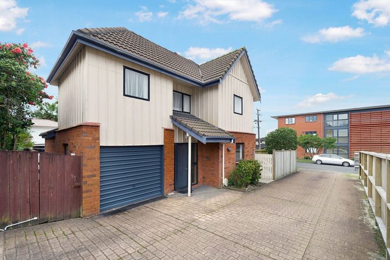 Photo of property in 3/24 Miro Street, New Lynn, Auckland, 0600