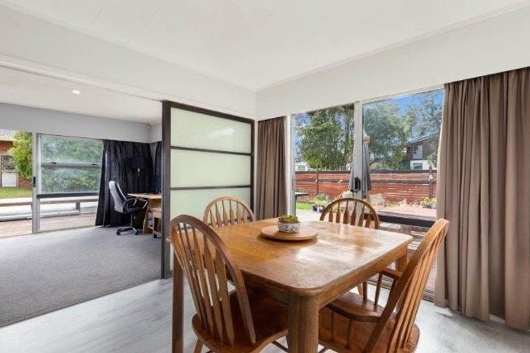Photo of property in 13 Banksia Place, Goodwood Heights, Auckland, 2105