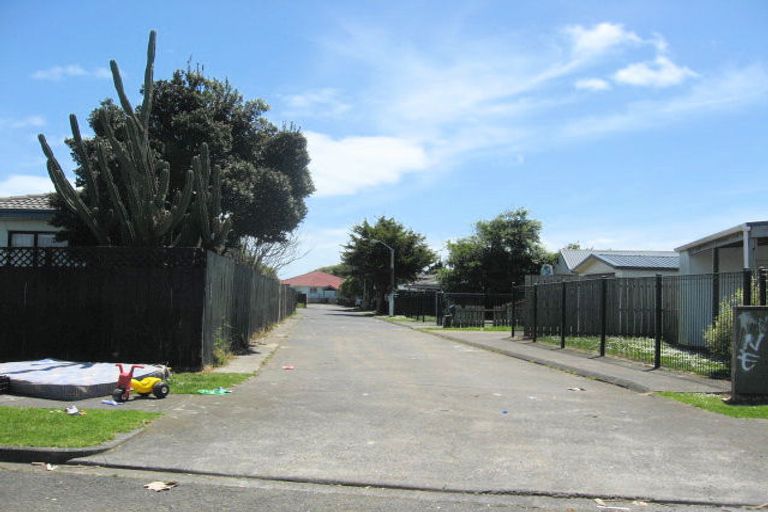 Photo of property in 5a Dungarvon Place, Clendon Park, Auckland, 2103