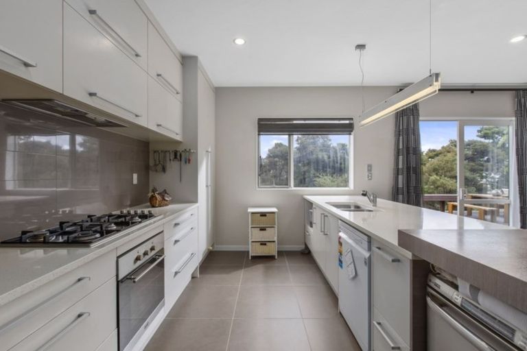 Photo of property in 64 Laurel Oak Drive, Schnapper Rock, Auckland, 0632
