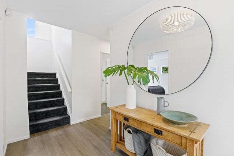 Photo of property in 2/4 Holt Avenue, Torbay, Auckland, 0630