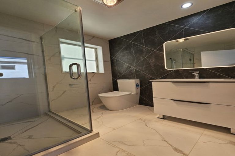 Photo of property in 12f Minaret Drive, Bucklands Beach, Auckland, 2014