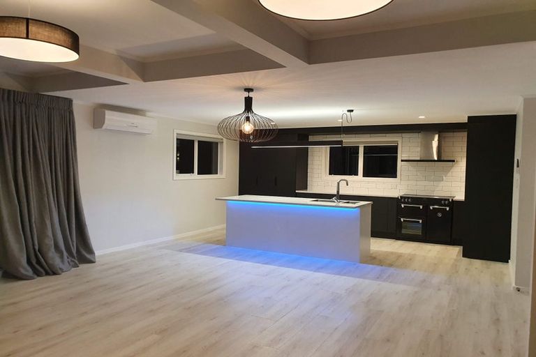 Photo of property in 12 Vista Crescent, Maoribank, Upper Hutt, 5018